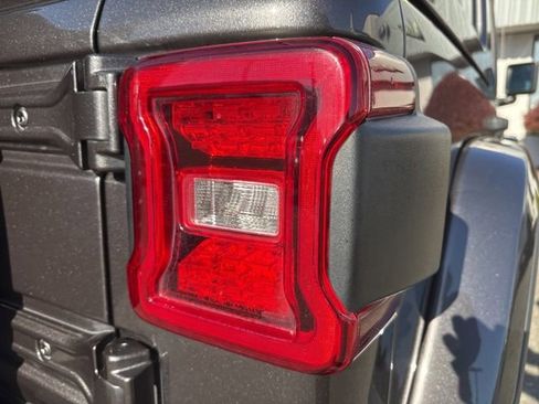 Used 2020 Jeep Wrangler Unlimited Sahara AWD/4WD image 14