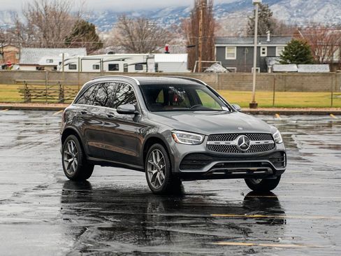 Used 2020 Mercedes-Benz GLC 300 4MATIC image 3