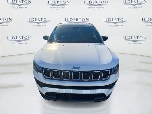 New 2026 Jeep Compass Latitude image 2