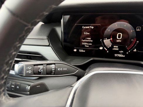 Certified 2025 GMC Acadia Elevation image 9