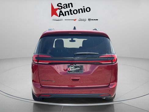 New 2026 Chrysler Pacifica Select w/ S Appearance Package FWD image 19