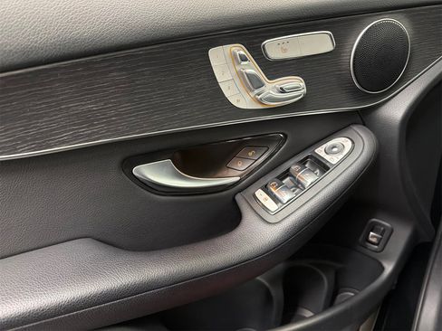 Used 2021 Mercedes-Benz GLC 300 4MATIC image 33