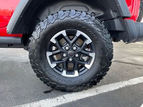Used 2025 Jeep Wrangler Unlimited Rubicon AWD/4WD image 31