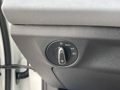 New 2026 Volkswagen Jetta SE FWD image 19