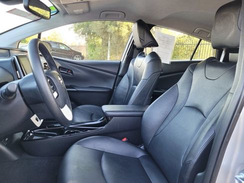 Used 2017 Toyota Prius Prime Advanced w/ Carpet Mat Package FWD image 12