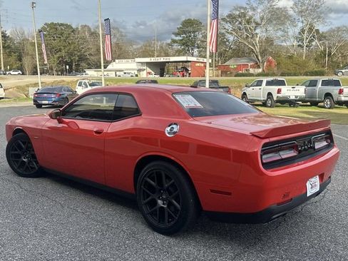 Used 2019 Dodge Challenger R/T image 9