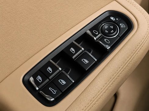 Used 2020 Porsche Macan S AWD/4WD image 34