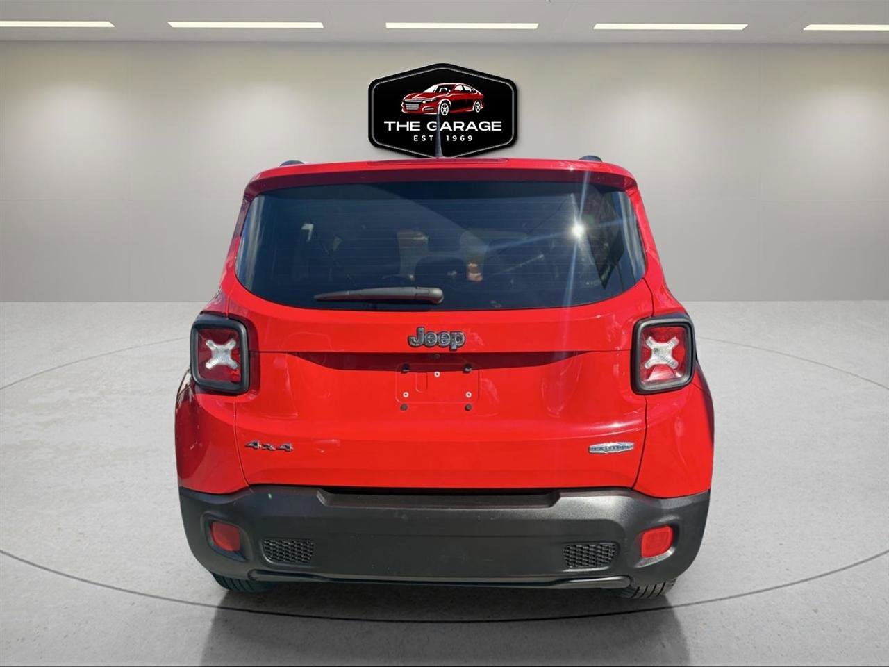Used 2017 Jeep Renegade Latitude AWD/4WD image 4