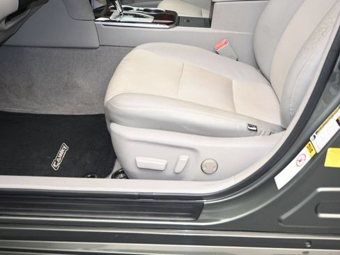 Used 2013 Toyota Camry XLE FWD image 21