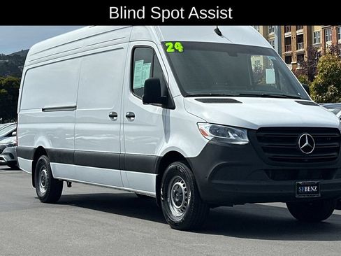 Used 2024 Mercedes-Benz Sprinter 2500 image 2