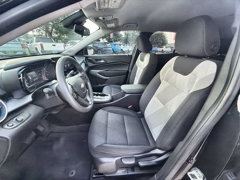 Used 2025 Chevrolet Trax LS w/ LS Convenience Package FWD image 18