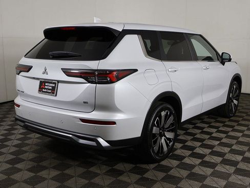 New 2025 Mitsubishi Outlander SE image 13