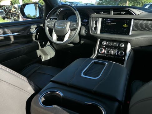 Used 2023 GMC Yukon XL Denali image 25