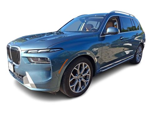 Used 2025 BMW X7 xDrive40i w/ Parking Assistance Package AWD/4WD image 3