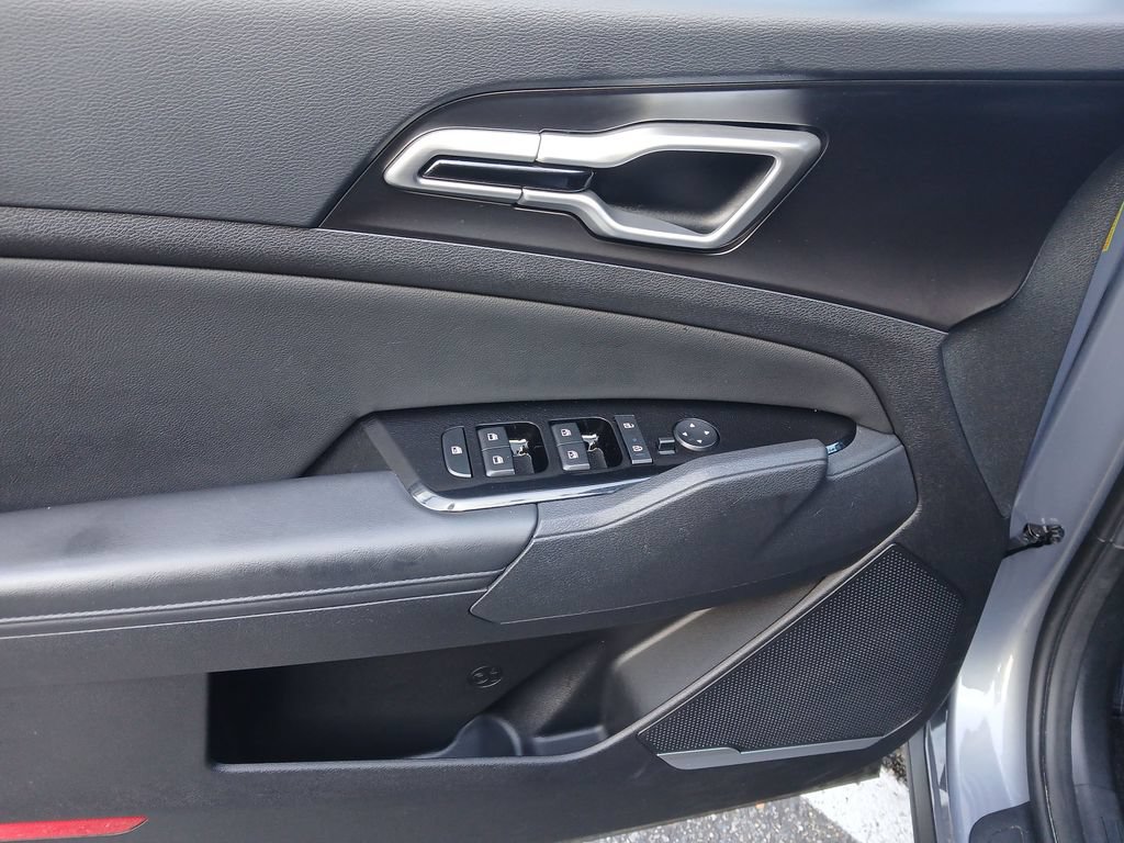 Used 2024 Kia Sportage EX FWD image 12