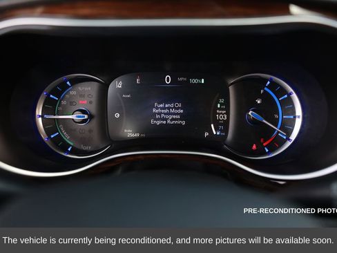 Used 2023 Chrysler Pacifica Pinnacle image 16