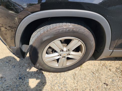 Used 2020 Chevrolet Trax LT w/ LT Convenience Package image 5