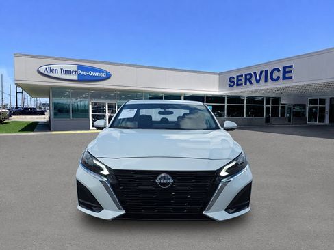 Used 2024 Nissan Altima 2.5 SL AWD/4WD image 3