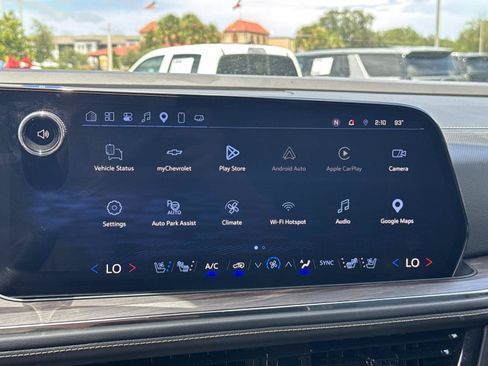 Used 2025 Chevrolet Suburban Premier AWD/4WD image 20
