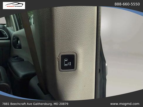 Used 2017 Chrysler Pacifica Touring-L FWD image 30