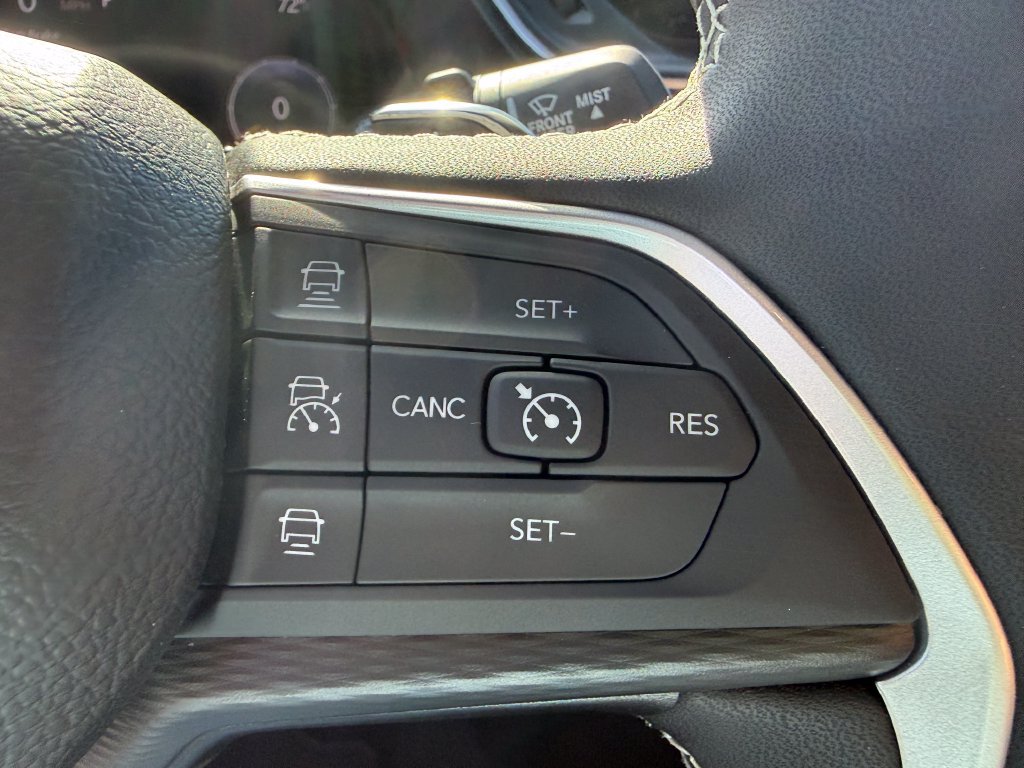 New 2027 Jeep Grand Cherokee Laredo RWD image 17