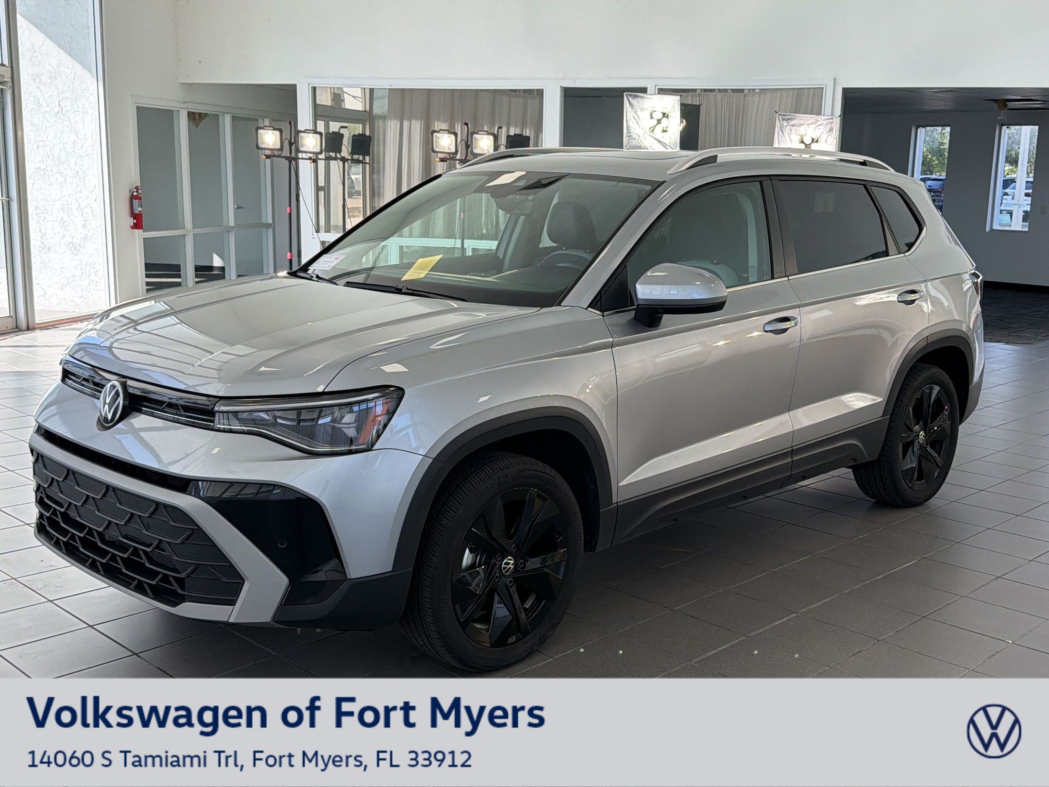 Certified 2026 Volkswagen Taos SE FWD image 1