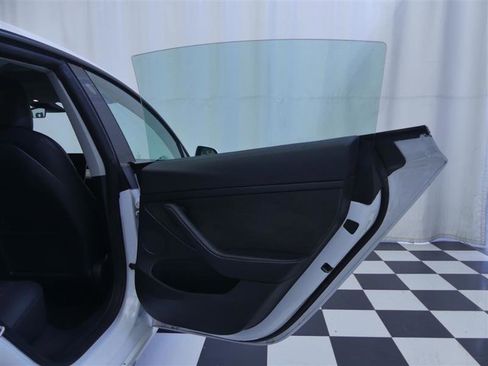 Used 2023 Tesla Model 3 Standard Range image 28