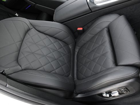 Used 2026 BMW X5 xDrive40i w/ Climate Comfort Package image 21