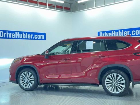 Used 2025 Toyota Highlander Platinum AWD/4WD image 5