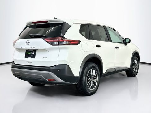 Used 2023 Nissan Rogue S AWD/4WD image 9