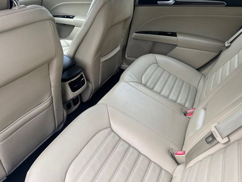 Used 2013 Ford Fusion SE FWD image 12