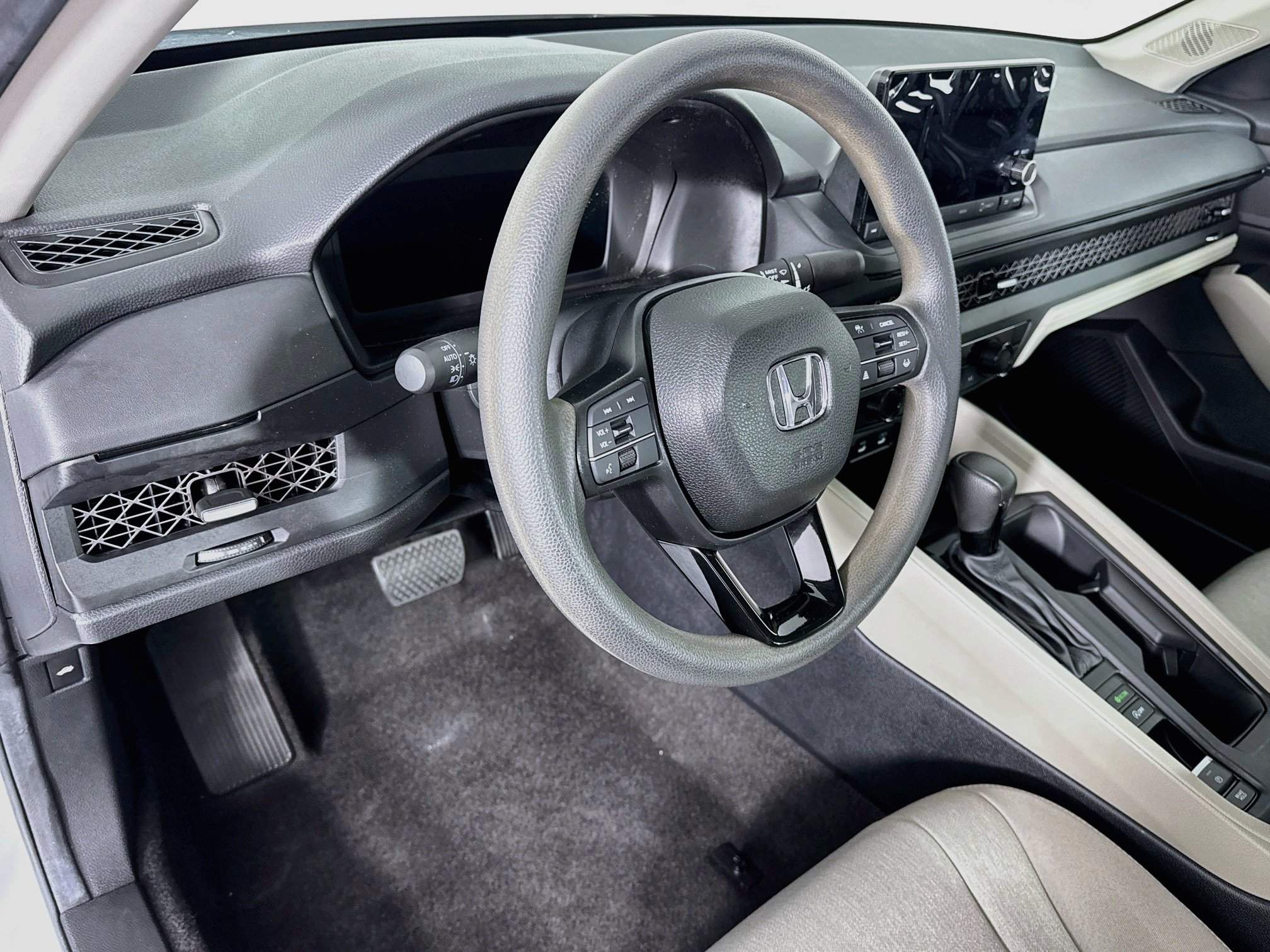 Certified 2025 Honda Accord SE image 9
