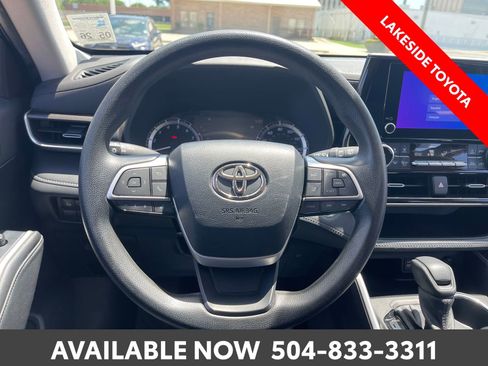 Used 2023 Toyota Highlander L FWD image 22