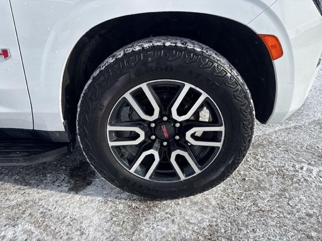 Used 2024 GMC Yukon AT4 AWD/4WD image 19