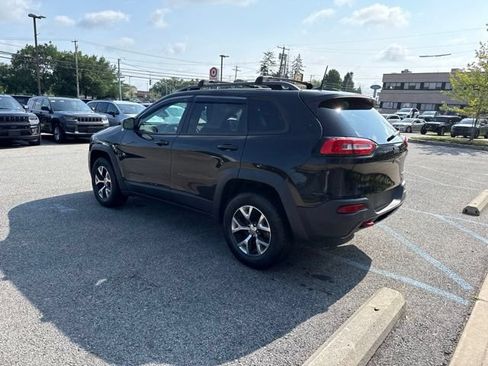 Used 2016 Jeep Cherokee Trailhawk w/ Comfort/Convenience Group AWD/4WD image 5