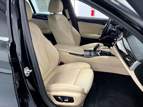 Used 2023 BMW 530i w/ Premium Package image 10