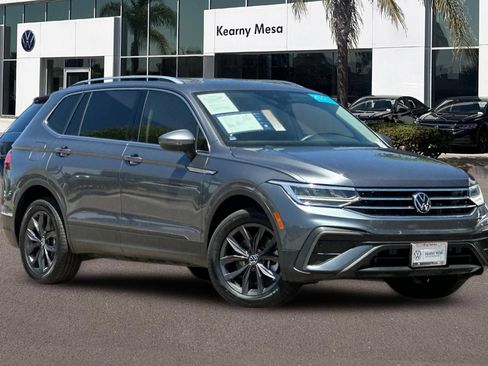 Used 2022 Volkswagen Tiguan SE FWD image 2