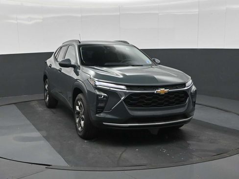 New 2026 Chevrolet Trax LT w/ Driver Confidence Package FWD image 3