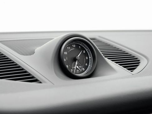 New 2025 Porsche Macan image 17