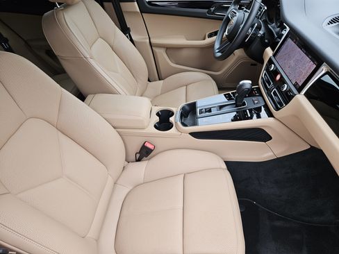 Certified 2026 Porsche Macan AWD/4WD image 15