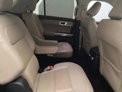 Used 2022 Ford Explorer Limited w/ Equipment Group 301A RWD image 19