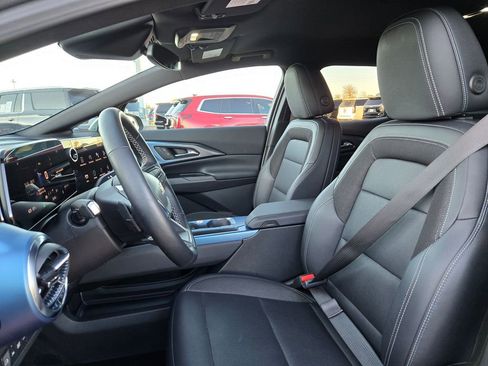 Used 2025 Chevrolet Equinox EV LT w/ Convenience Package image 27