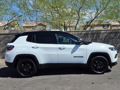 Used 2023 Jeep Compass Latitude AWD/4WD image 9