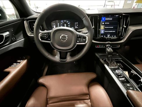 Used 2019 Volvo XC60 T5 Momentum w/ Premium Package image 6
