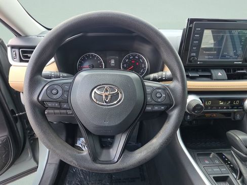 Used 2021 Toyota RAV4 XLE w/ Convenience Package FWD image 12