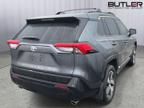 Used 2021 Toyota RAV4 SE w/ Weather & Moonroof Package AWD/4WD image 8