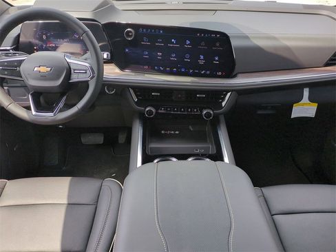 New 2025 Chevrolet Suburban Premier image 21