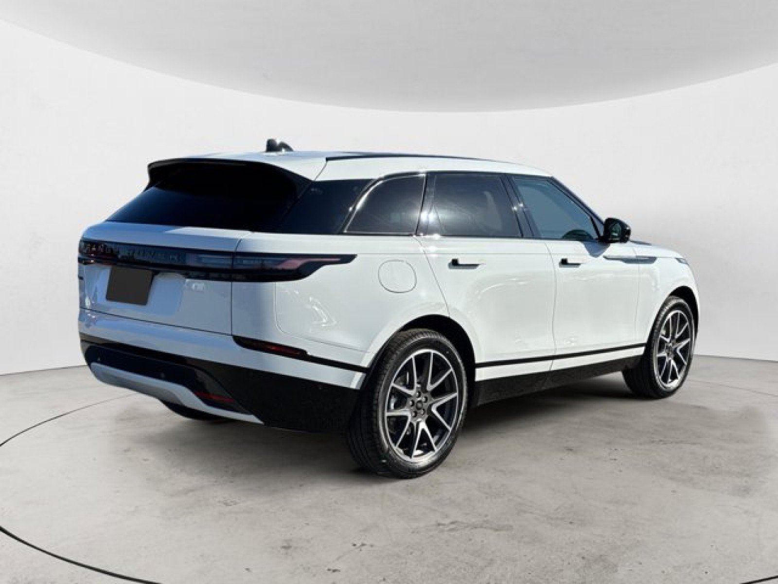 New 2026 Land Rover Range Rover Velar Dynamic SE AWD/4WD image 4