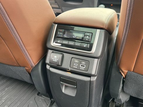 Used 2025 Subaru Ascent Touring image 20