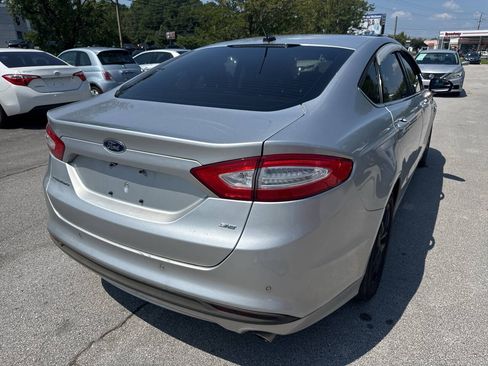 Used 2016 Ford Fusion SE FWD image 5